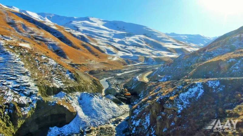 QubaXınalıq yolunda köpü inşa olunur FOTO