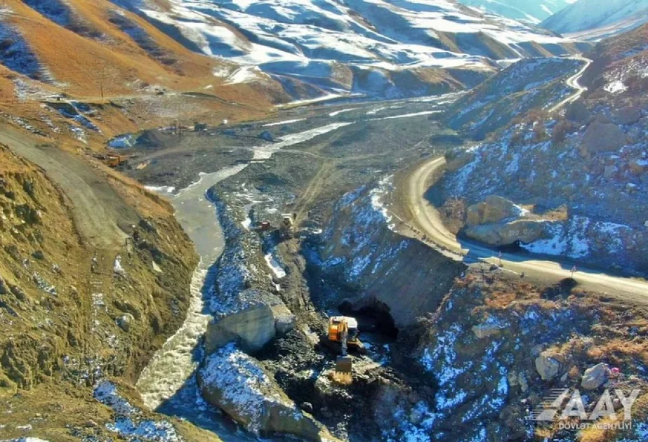 QubaXınalıq yolunda tikilən yeni körpüdə betonlama işlərinə başlanılıb