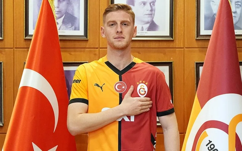 Qalatasaray futbolçusu ilə müqavilə müddətini artırıb