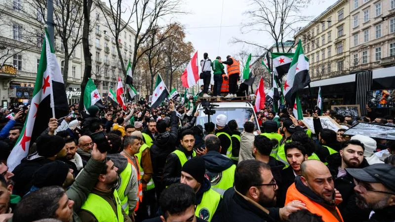 Avstriyada Əsədin devrilməsini qeyd edən 30 min suriyalıya görə siyasi mübahisə yarandı