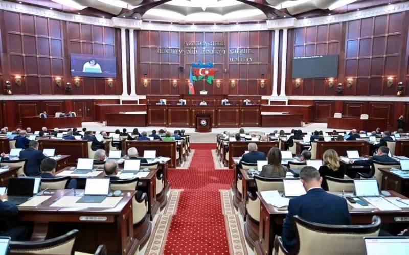 Parlament toplaşdı Gündəlikdə 15 məsələ var