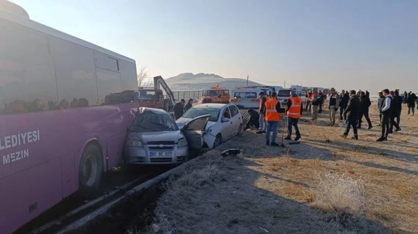 Türkiyədə iki zəncirvari qəzada 1 nəfər ölüb, 51 nəfər yaralanıb