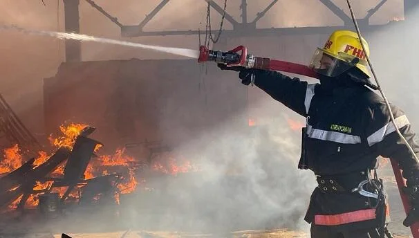 Bakıda Nazirliyin zavodunda yanğın: Rəsmi açıqlama