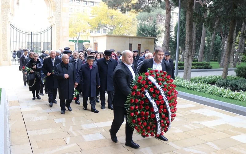 TAİB nümayəndələri Ulu Öndər Heydər Əliyevin məzarını ziyarət ediblər