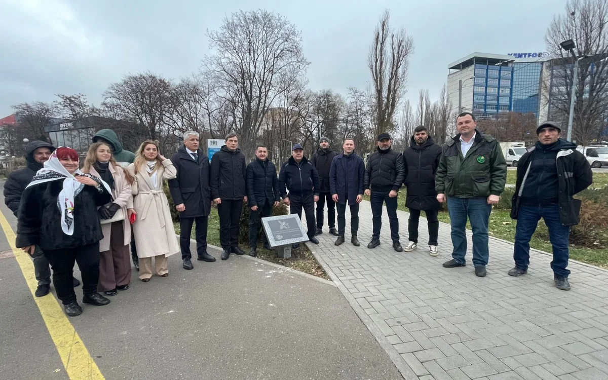 Kişineuda AzərbaycanMoldova dostluq xiyabanı salınıb FOTOLAR