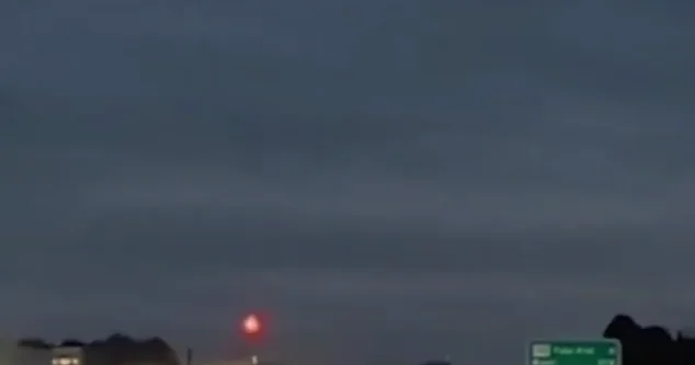 Столкновение самолета с автомобилем в США попало на ВИДЕО