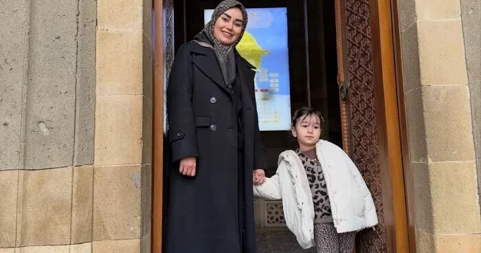 63 yaşlı nazirin 30 yaşlı xanımı Bakıda Foto