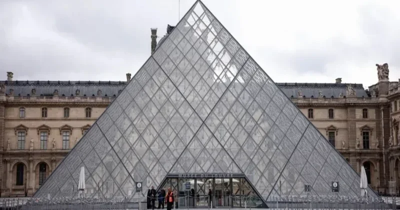 Polislərin Luvr muzeyinə 30 saniyə gecikməsi ilə oğrular hadisə yerindən qaça bilib