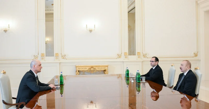 Ильхам Алиев принял руководителя компании John Deere фото; новость дополнена