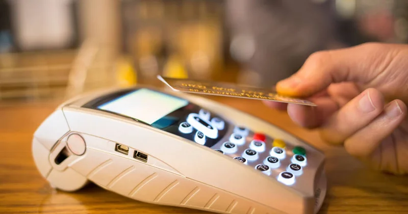 Təmassız ödəniş qəbul edən POS terminalların sayı 62% artıb