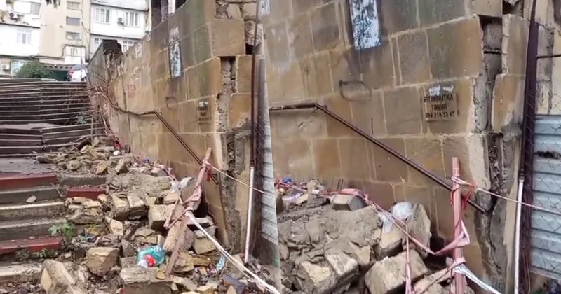 Xətaidə istinad divarından daşlar qoparaq pilləkənlərə tökülüb Video