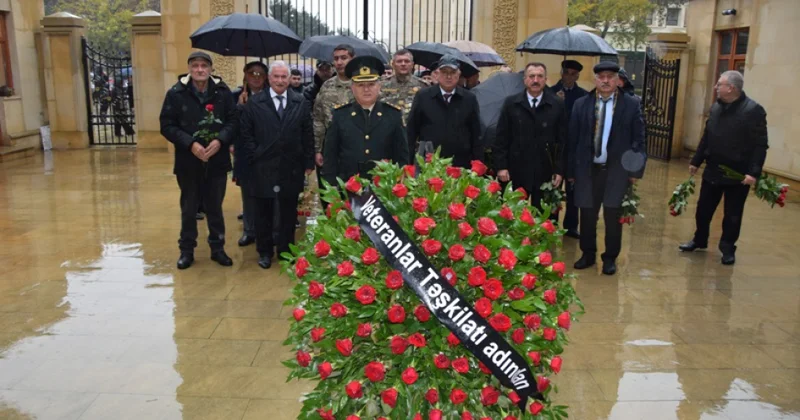 Veteranlar Təşkilatının üzvləri Ulu Öndərin məzarını ziyarət ediblər FOTOLAR