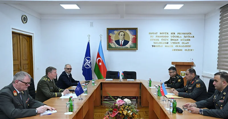 Азербайджанские военные встретились с представителями НАТО фото