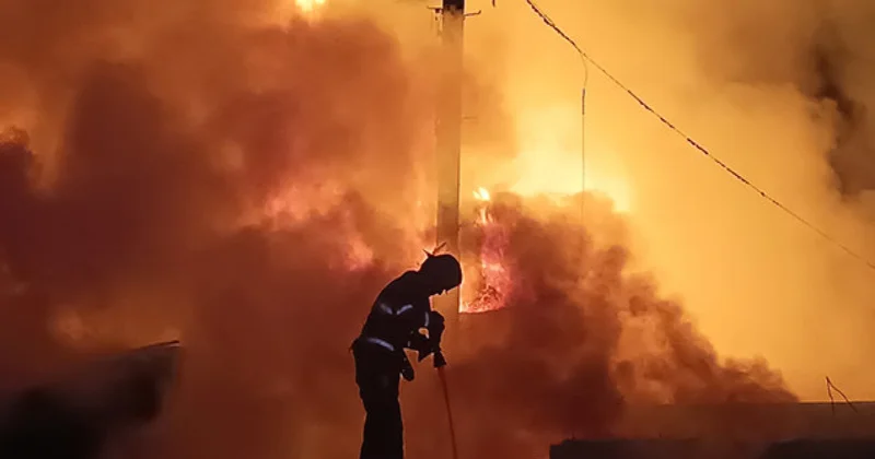 Peterburqda Pravoberejnıy bazarında yanğın baş verib