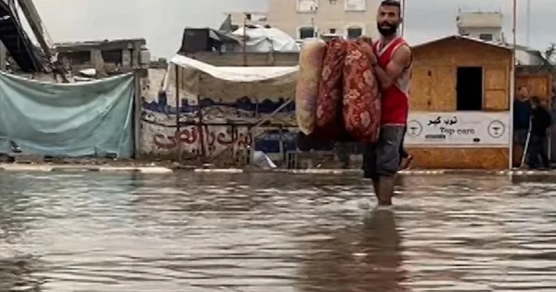 Шторм Байрон затопил тысячи палаток с беженцами в Газе