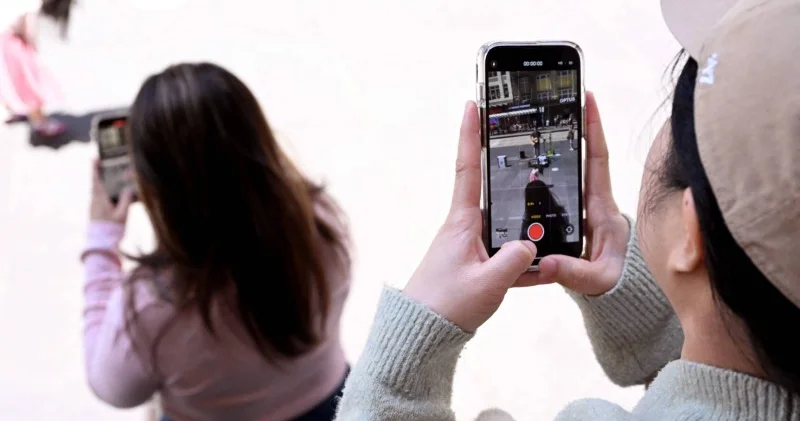 İLK: Bu ölkədə yeniyetmələr üçün sosial media qadağan edildi