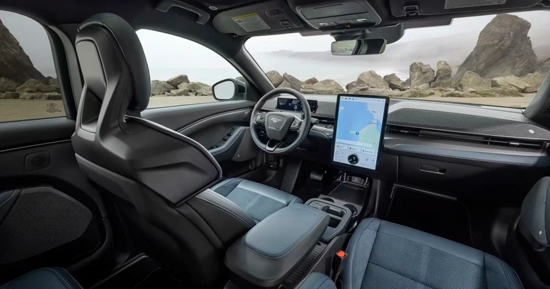 Ford sürücülər üçün adaptiv ön görünüş displeyi hazırlayır...