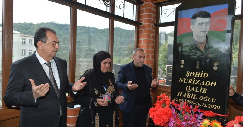 Taleh Qaraşov şəhidin məzarını ziyarət edib FOTOLAR