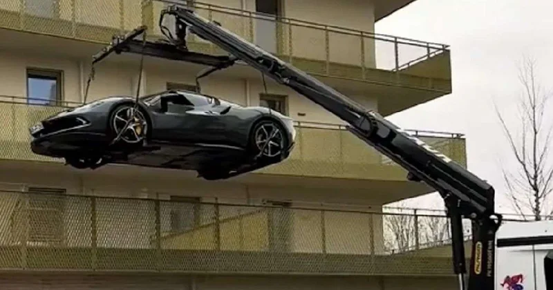 600 minlik “Ferrari”sini balkona qaldırdı VİDEO FOTOLAR