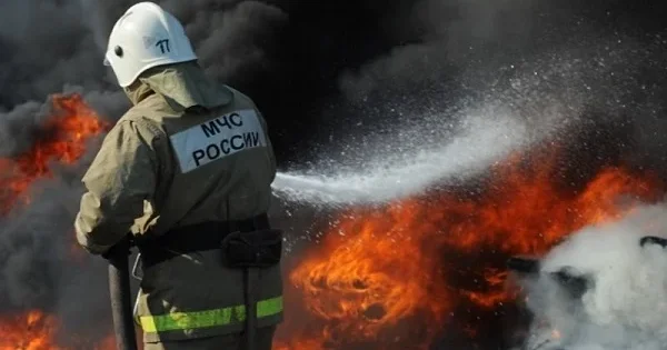 Piterdə bazarda güclü yanğın: insanlar təxliyə edildi Video
