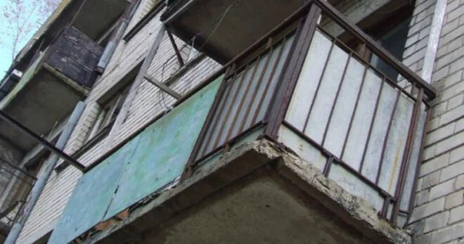 Bakıda yaşayış binasının eyvanı uçdu FOTO KONKRET