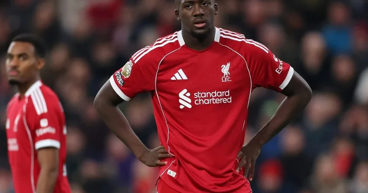 Real Liverpul un müdafiəçisi üçün yenidən hərəkətə keçir