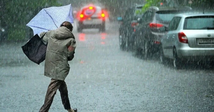 МЧС обратилось к населению в связи с нестабильной погодой