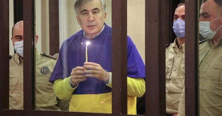 Saakaşvilinin həbsxanadan məktubu: “Mən artıq üçüncü tavanı almışam”