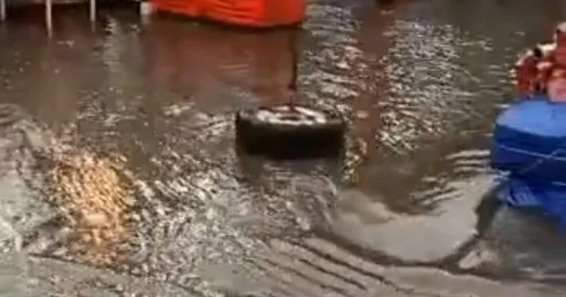 "İnşaatçılar" metrosu su altında qaldı VİDEO