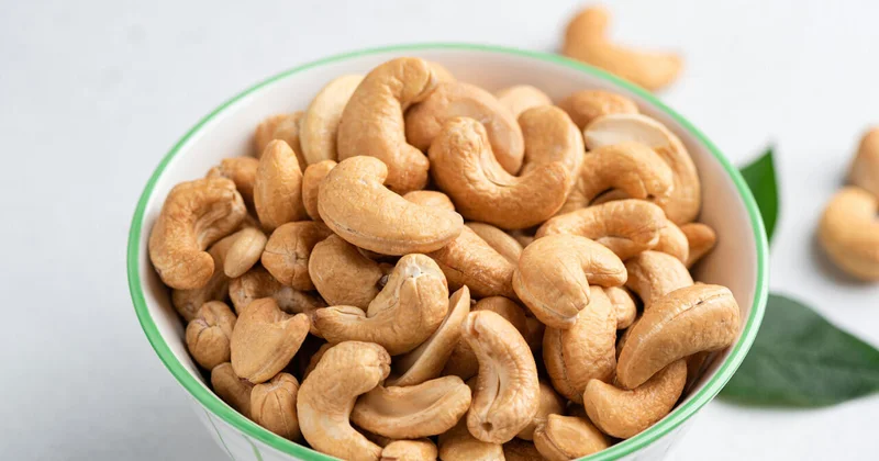 Назван орех, который снижает воспаление в организме при ожирении