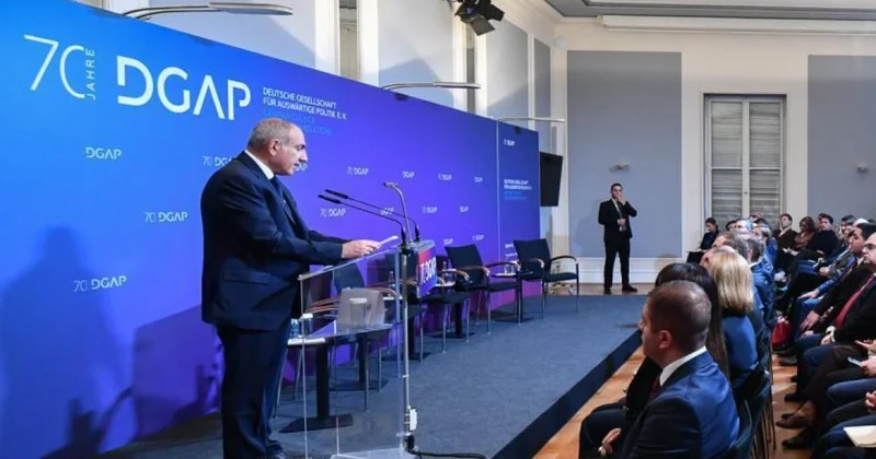 Между Вашингтоном и Брюсселем