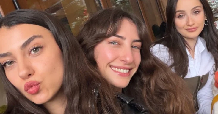 Kırgın çiçekler in baş rolları bir arada Foto