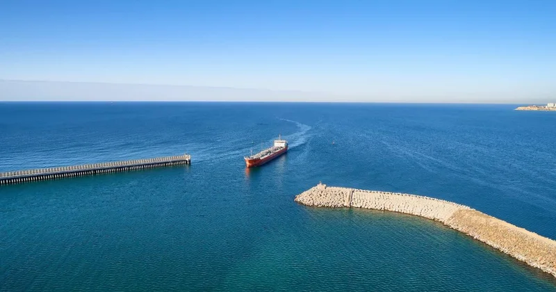 Казахстан увеличивает экспорт нефти через Азербайджан