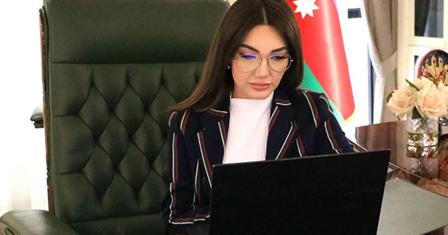 Sabiq nazirin bacısı qızı olan rektor kimdir?