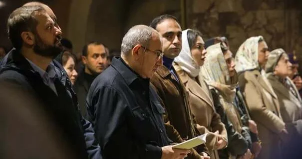 Paşinyan kilsəni siyasətdən uzaq saxlamağa çalışır