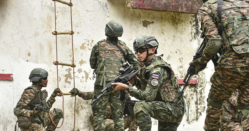 Tailand Kamboca ilə gərginlik fonunda genişmiqyaslı hərbi əməliyyata başladı