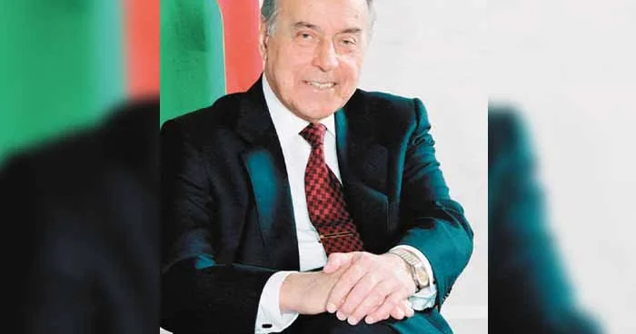 Müstəqil Azərbaycanın qurucusu Dahi Şəxsiyyət!