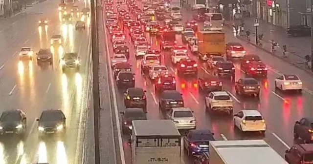 20 istiqamətdə tıxac var