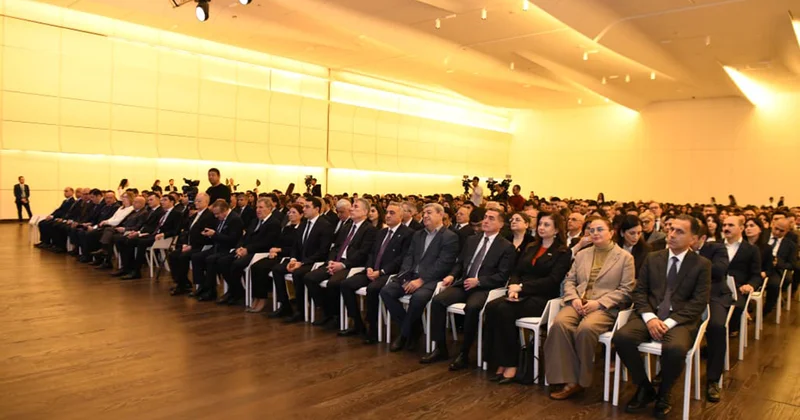 Heydər Əliyev Mərkəzində forum keçirilir Fotolar Yenilənib