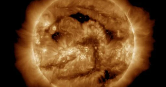 Günəşdə ardıcıl 4 partlayış olub