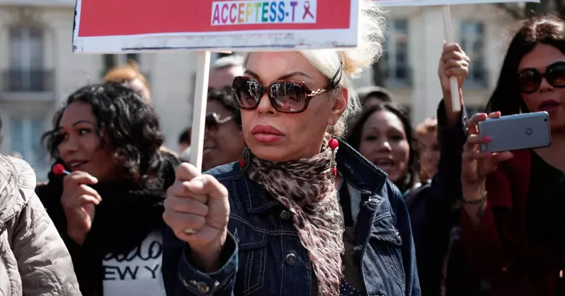 “Fransada sağçılar fahişəxanaların kooperativ kimi bərpasını təklif edir“ “Le Monde“