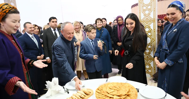 Heydər Əliyev Fondunun vitse prezidenti Leyla Əliyeva Türkmənistan milli mətbəxinə həsr olunan sərgidə iştirak edib