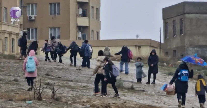 Sarayda məktəb yolu yararsız vəziyyətdə (VİDEO)