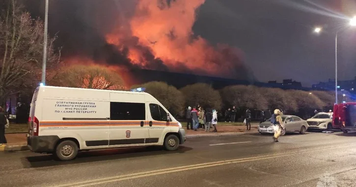 В Петербурге в здании Правобережного рынка произошел пожар