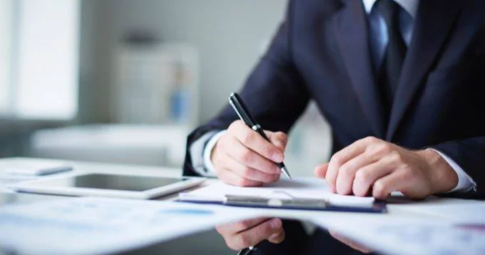 Dövlət qulluqçuları ilə bağlı YENİLİK Məvaciblərinin 3 mislini ALACAQLAR