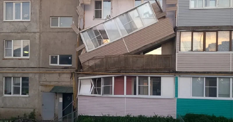 В центре Баку обрушился балкон, пострадала женщина Minval Politika