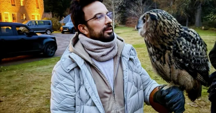 Tarkan bayquşla fotolar çəkdirdi