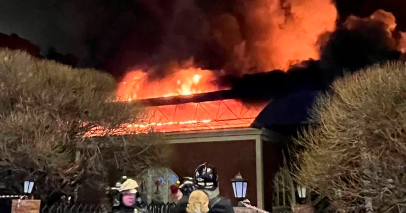 Sankt Peterburqda bazar yanır Video