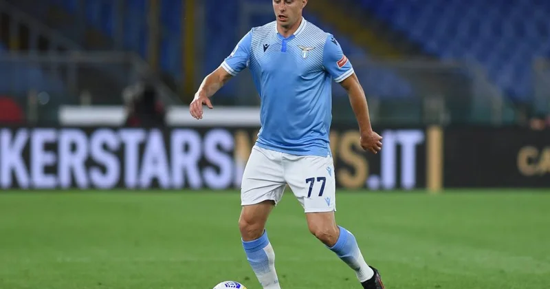 Latsio nun müdafiəçisi Adam Maruşiçə 3 klubdan təklif var