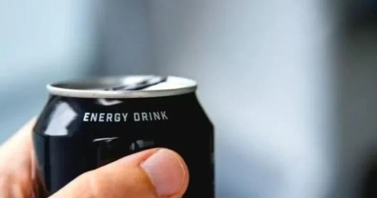 Gündə 8 banka enerji içkisi içdi, bir tərəfi iflic oldu